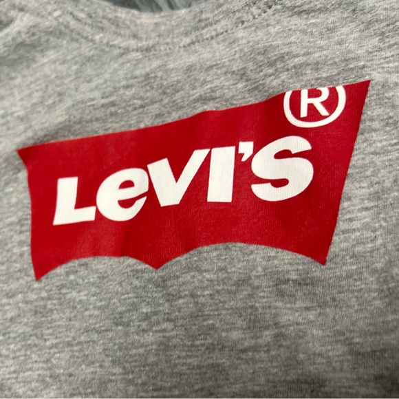 Levi's Gray & Red Short Sleeve Tee! - Picture 11 of 12